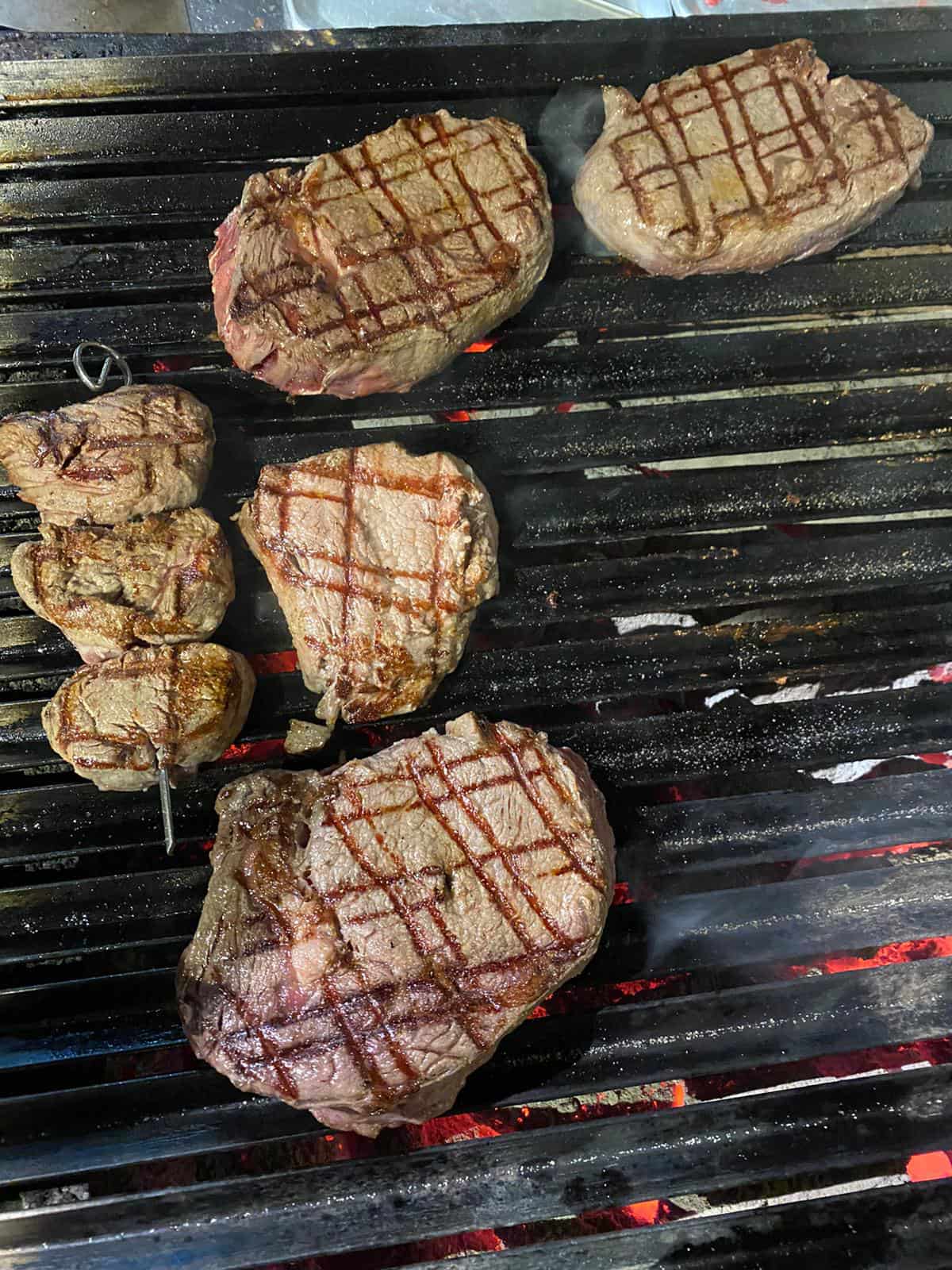 Steaks auf dem Grill